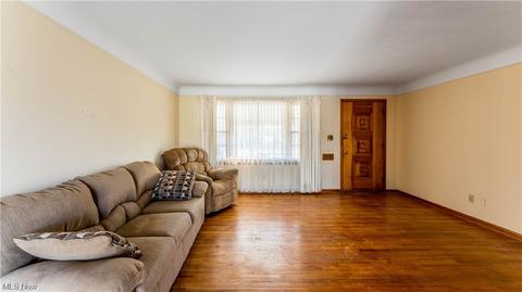 10920 Kader Dr, Parma, OH 44130 photo 5