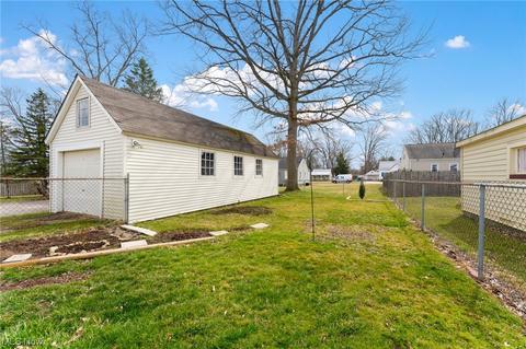 166 Harvey St, Struthers, OH 44471 photo 3