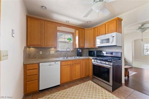 166 Harvey St, Struthers, OH 44471 photo 8