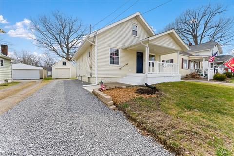 166 Harvey St, Struthers, OH 44471 photo 2