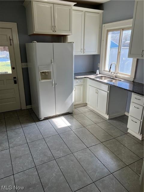 58 Walnut St, Struthers, OH 44471 photo 2