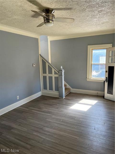 58 Walnut St, Struthers, OH 44471 photo 4