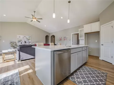 595 Iris Pl, Aurora, OH 44202 photo 3
