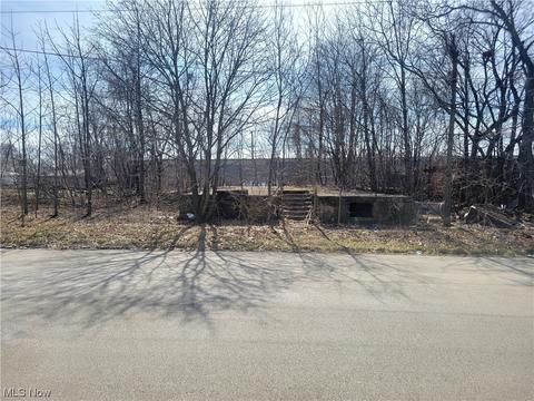 412 W 48th St, Ashtabula, OH 44004 photo 2