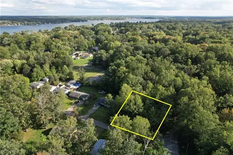 999 Lakewood Ave, Lake Milton, OH 44429