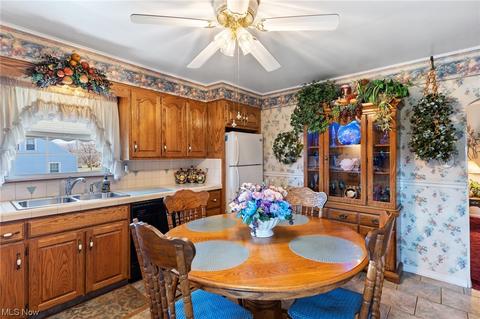 624 Poland Ave, Struthers, OH 44471 photo 8