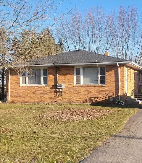 29 Sandy Ct, New Middletown, OH 44442
