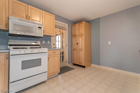 731 E 250th St, Euclid, OH 44132 photo 12