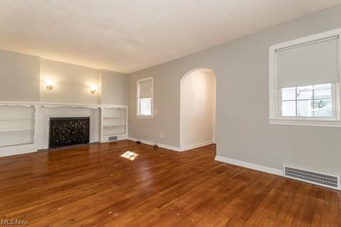 731 E 250th St, Euclid, OH 44132 photo 4