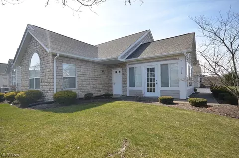 376 Millennium Dr, Tallmadge, OH 44278