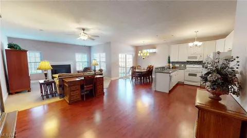 3910 Arcadia Cir, Willoughby, OH 44094 photo 4