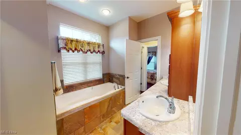 3910 Arcadia Cir, Willoughby, OH 44094 photo 15