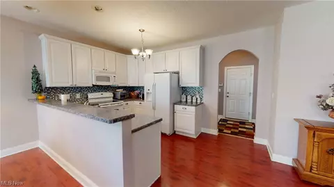 3910 Arcadia Cir, Willoughby, OH 44094 photo 5
