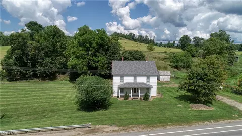 11655 East Pike, New Concord, OH 43762