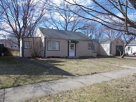 152 Seneca Ave, Elyria, OH 44035 photo 1