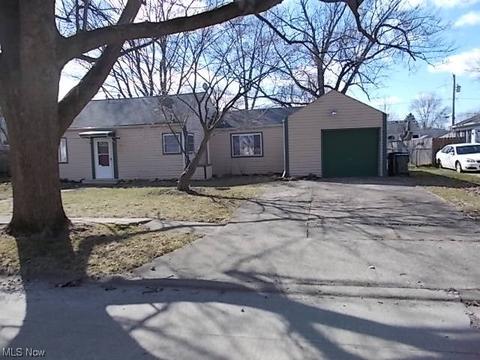 152 Seneca Ave, Elyria, OH 44035 photo 2