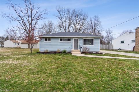 614 Lucille Dr, Elyria, OH 44035 photo 2