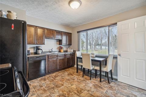 614 Lucille Dr, Elyria, OH 44035 photo 9