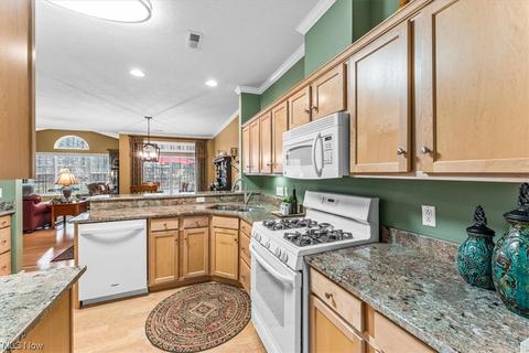 5645 Clingan Rd #9D, Struthers, OH 44471 photo 17
