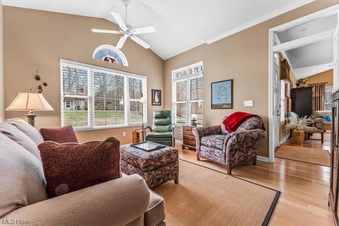 5645 Clingan Rd #9D, Struthers, OH 44471 photo 9