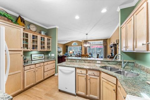 5645 Clingan Rd #9D, Struthers, OH 44471 photo 16