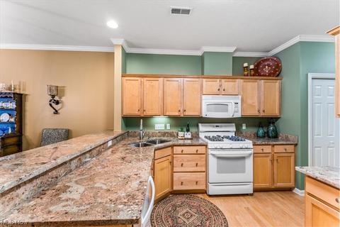 5645 Clingan Rd #9D, Struthers, OH 44471 photo 15