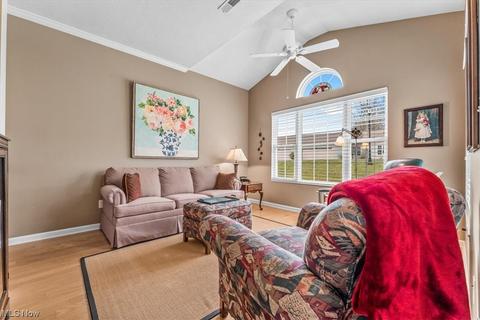 5645 Clingan Rd #9D, Struthers, OH 44471 photo 8