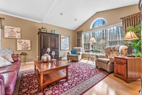 5645 Clingan Rd #9D, Struthers, OH 44471 photo 4