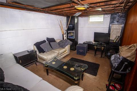21112 Hansen Rd, Maple Heights, OH 44137 photo 12
