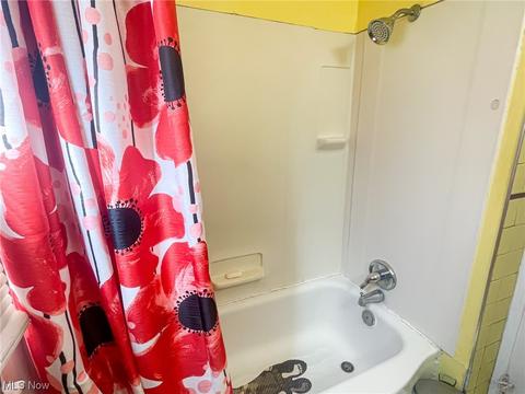 21112 Hansen Rd, Maple Heights, OH 44137 photo 4