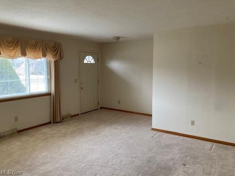 339 Windsor Dr, Elyria, OH 44035 photo 4
