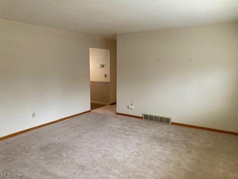 339 Windsor Dr, Elyria, OH 44035 photo 5