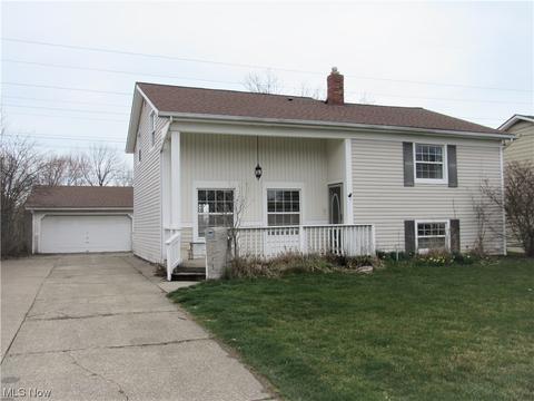 6376 Wolf Rd, Brook Park, OH 44142 photo 1
