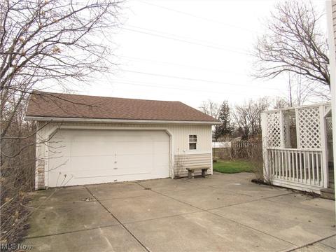 6376 Wolf Rd, Brook Park, OH 44142 photo 18