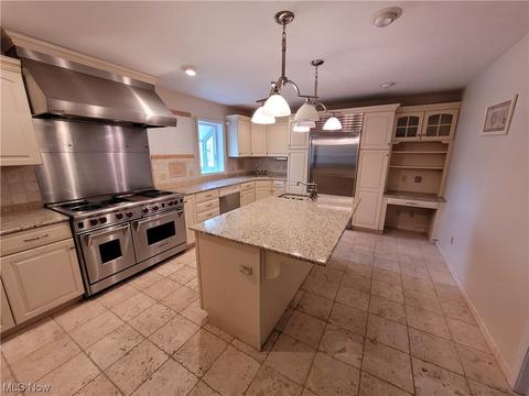 965 Primrose Dr, Seven Hills, OH 44131 photo 2