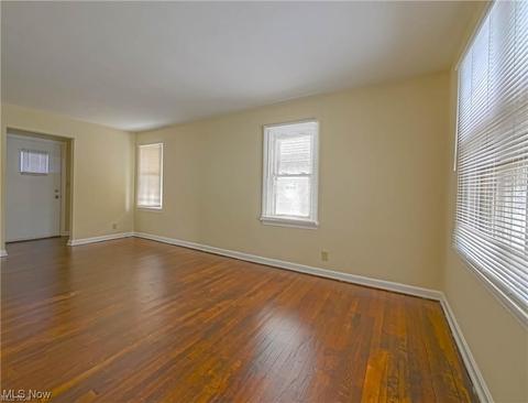 810 E 256th St, Euclid, OH 44132 photo 3