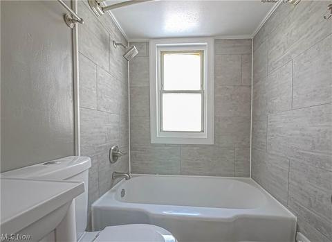 810 E 256th St, Euclid, OH 44132 photo 9