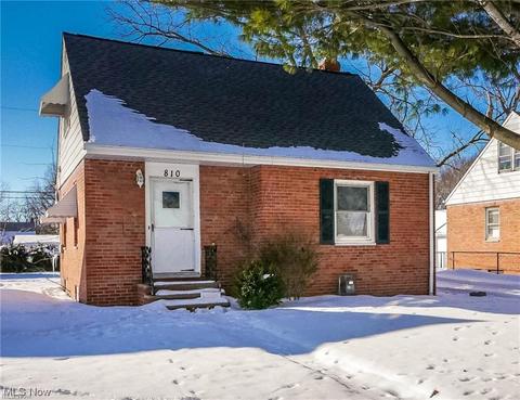 810 E 256th St, Euclid, OH 44132 photo 1