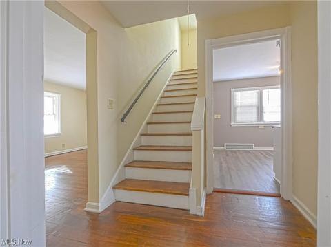 810 E 256th St, Euclid, OH 44132 photo 5