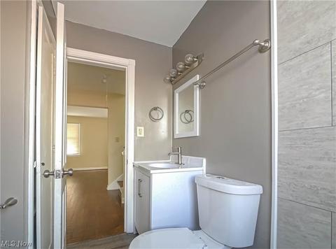 810 E 256th St, Euclid, OH 44132 photo 8