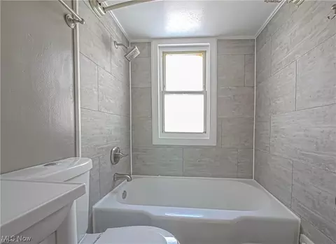 810 E 256th St, Euclid, OH 44132 photo 9