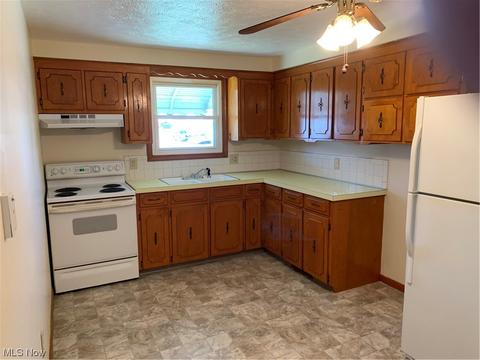 231 Union Ave, Dover, OH 44622 photo 5