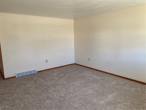 231 Union Ave, Dover, OH 44622 photo 3