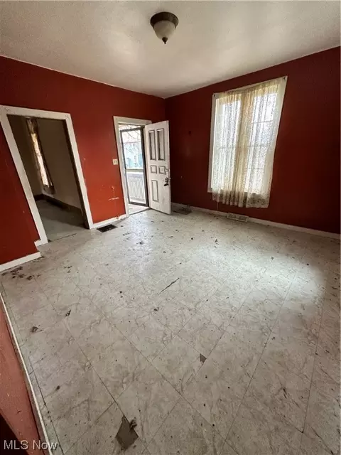 560 E Perry St, Salem, OH 44460 photo 3