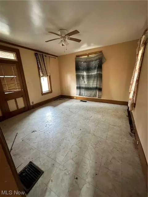 560 E Perry St, Salem, OH 44460 photo 2