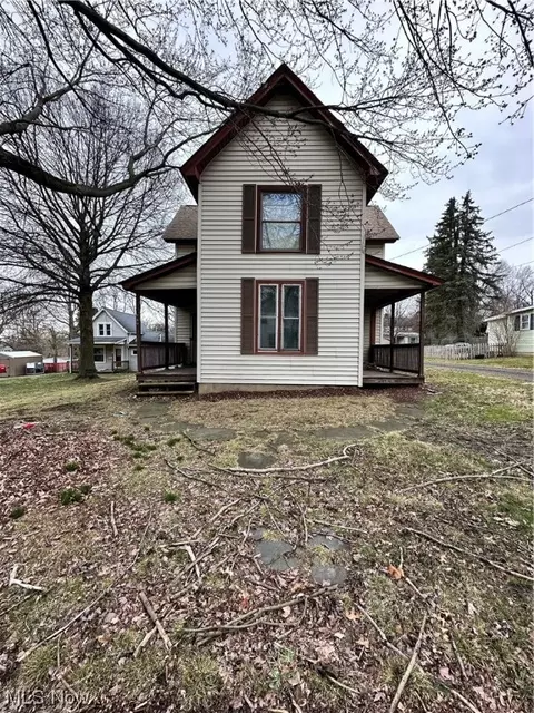 560 E Perry St, Salem, OH 44460