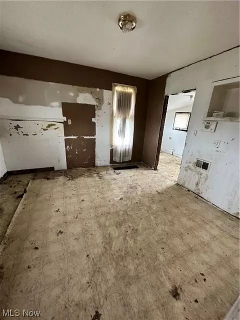 560 E Perry St, Salem, OH 44460 photo 4