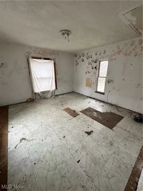 560 E Perry St, Salem, OH 44460 photo 5