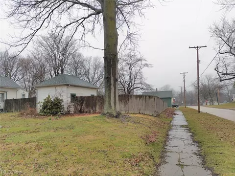1411 W 8th St, Ashtabula, OH 44004 photo 27