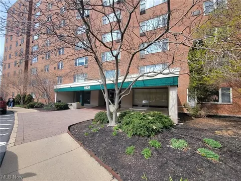 11820 Edgewater Dr #305, Lakewood, OH 44107